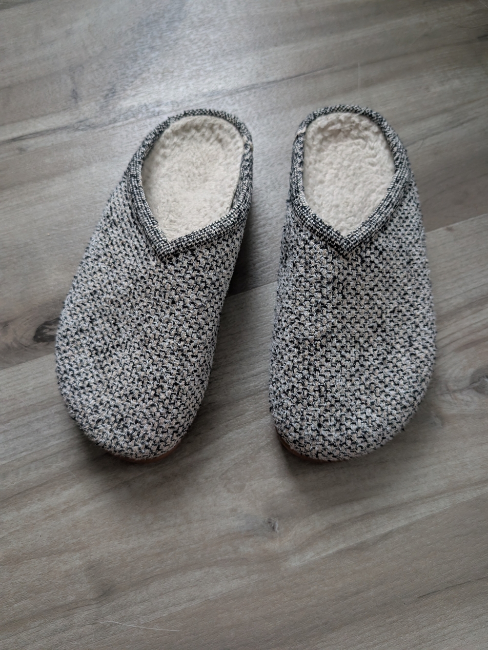 Rothy's The Cozy Clog In Cookies And Cream Boucle, Size 7 (S1) - Picture 2 of 9